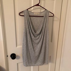 Sinuous sleeveless tunic